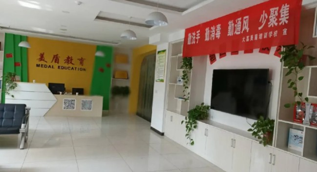 始终把学生生命健康放在第一位 负氧离子消杀最有效 始终把学生生命健康放在第一位 负氧离子消杀最有效