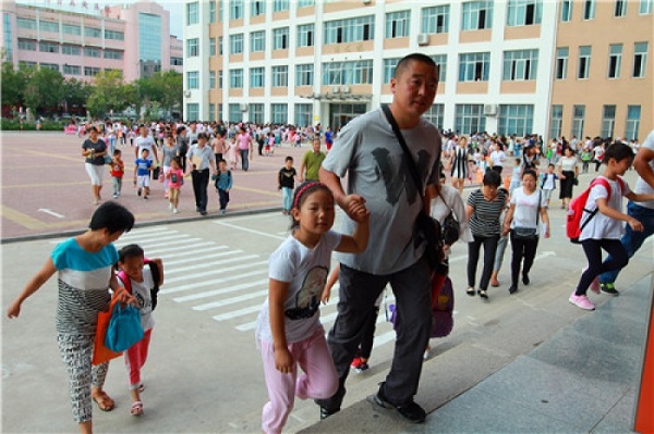 金秋9月又到了开学季，孩子们背起书包开始了新学年的学习生活。